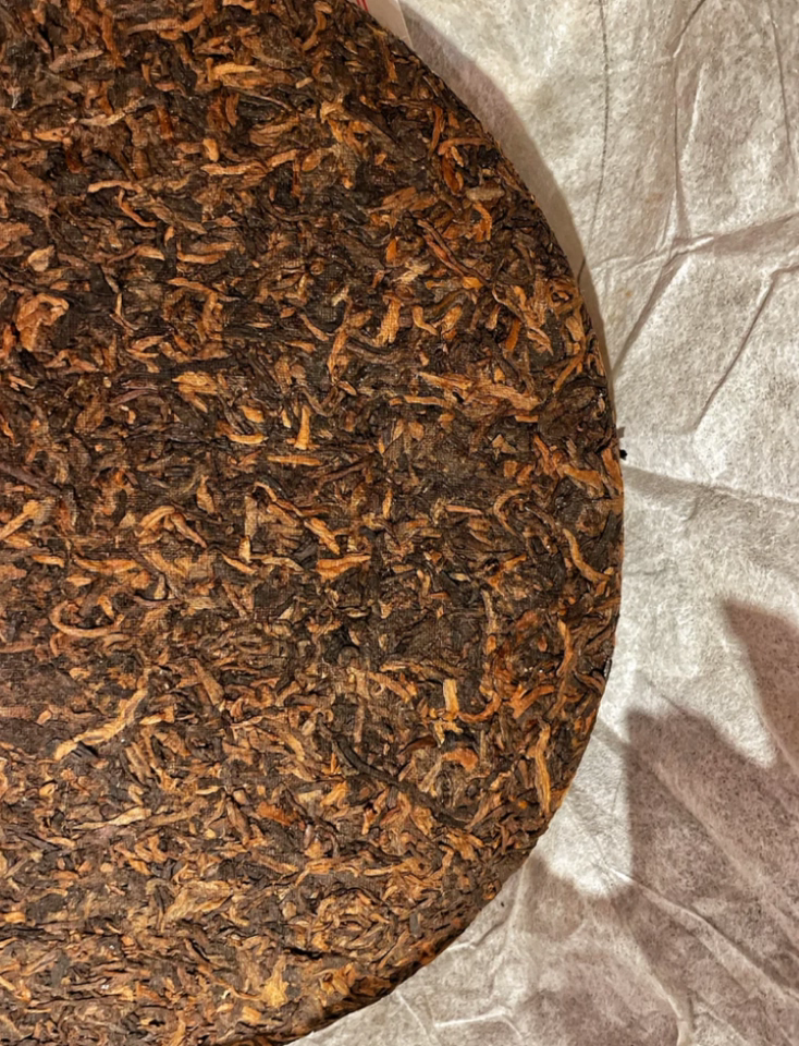 Xinyihao ancient tree tea, Iceland's ten-year ripe Pu'er tea cake, old ripe tea, aged Banzhang Pu'er tea, ripe tea leaves